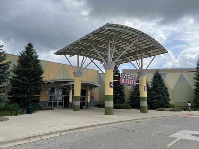 Great Lakes Crossing Outlets - Aug 7 2022 Photo (newer photo)